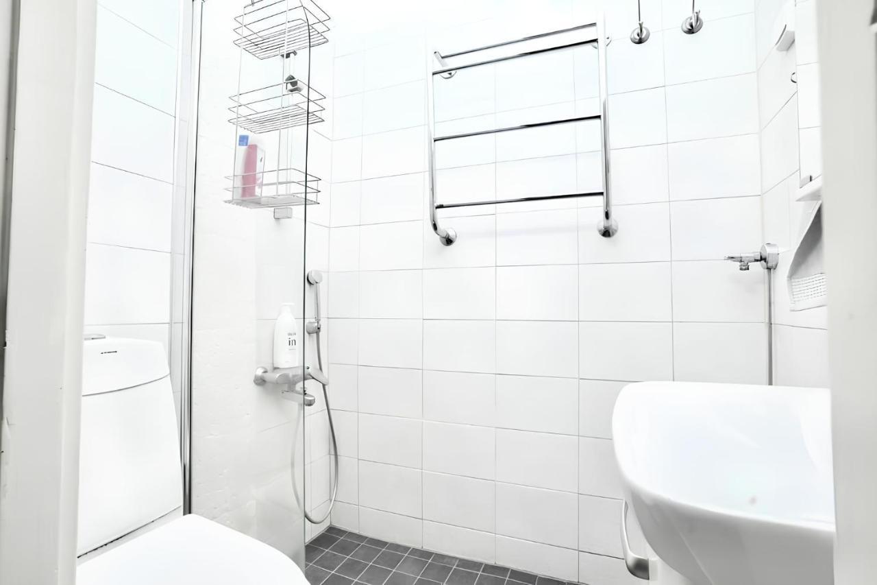 Stylish Studio At The Heart Of Helsinki Apartment Bagian luar foto