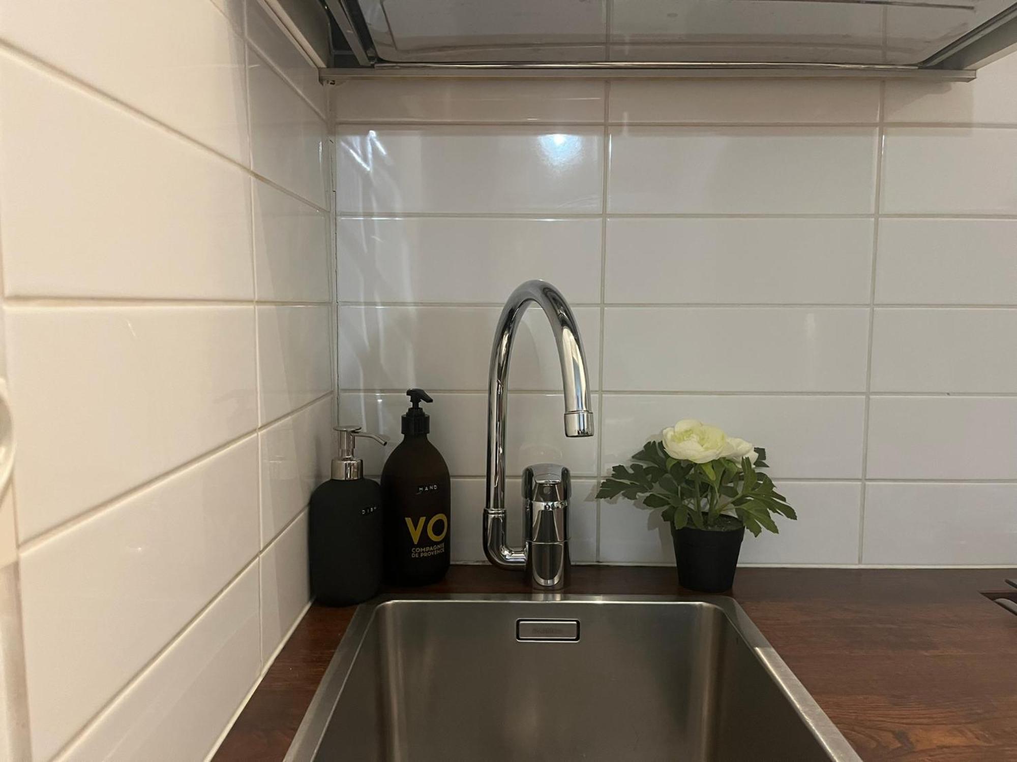 Stylish Studio At The Heart Of Helsinki Apartment Bagian luar foto